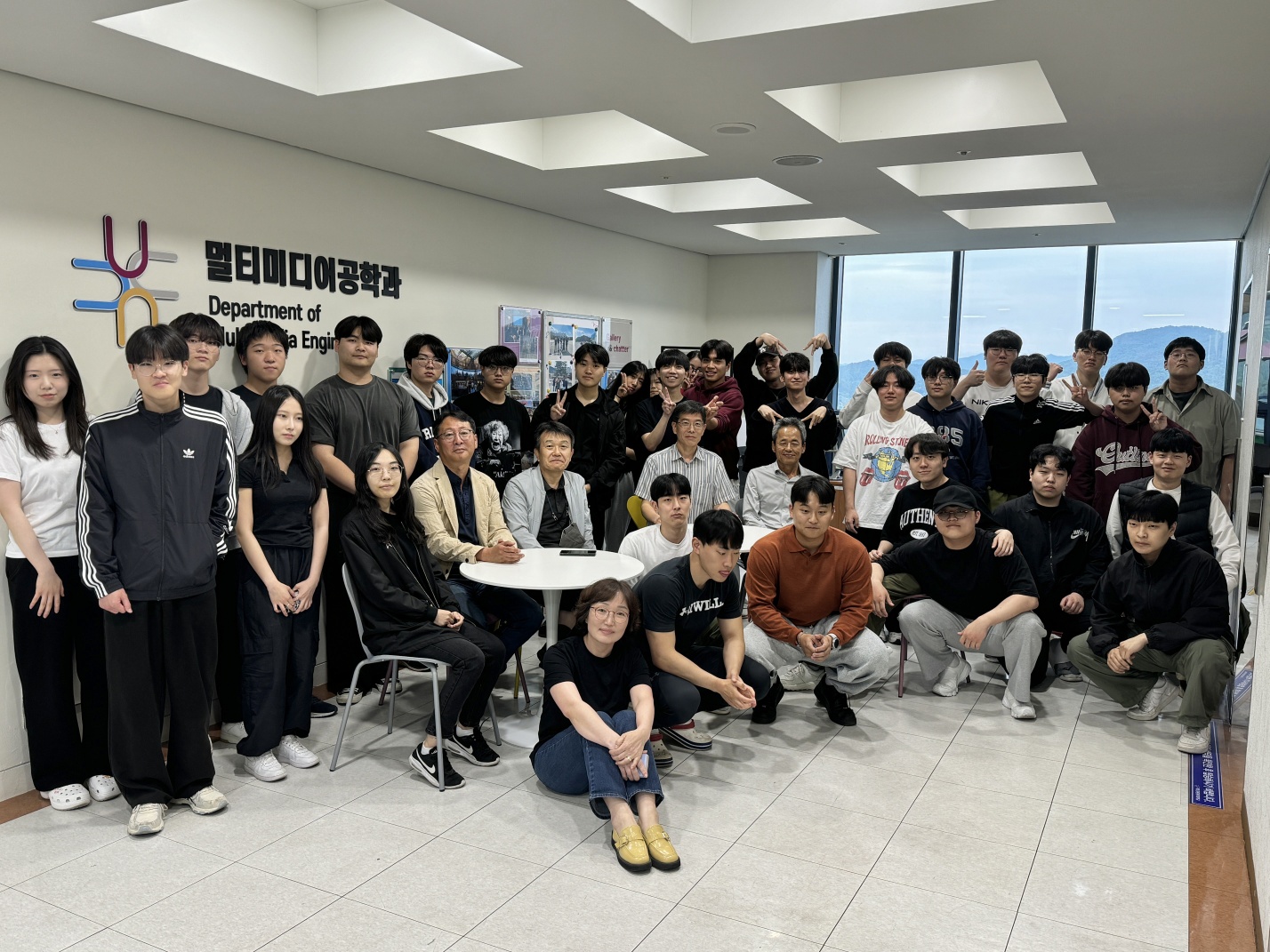 20240530_왁자지껄 무박2일 단체사진 대표이미지
